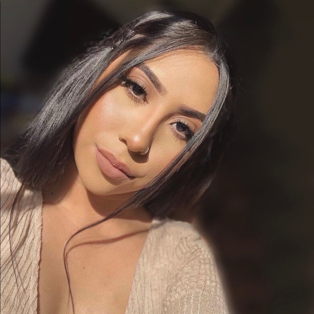 Meet your Posher, Anayeli